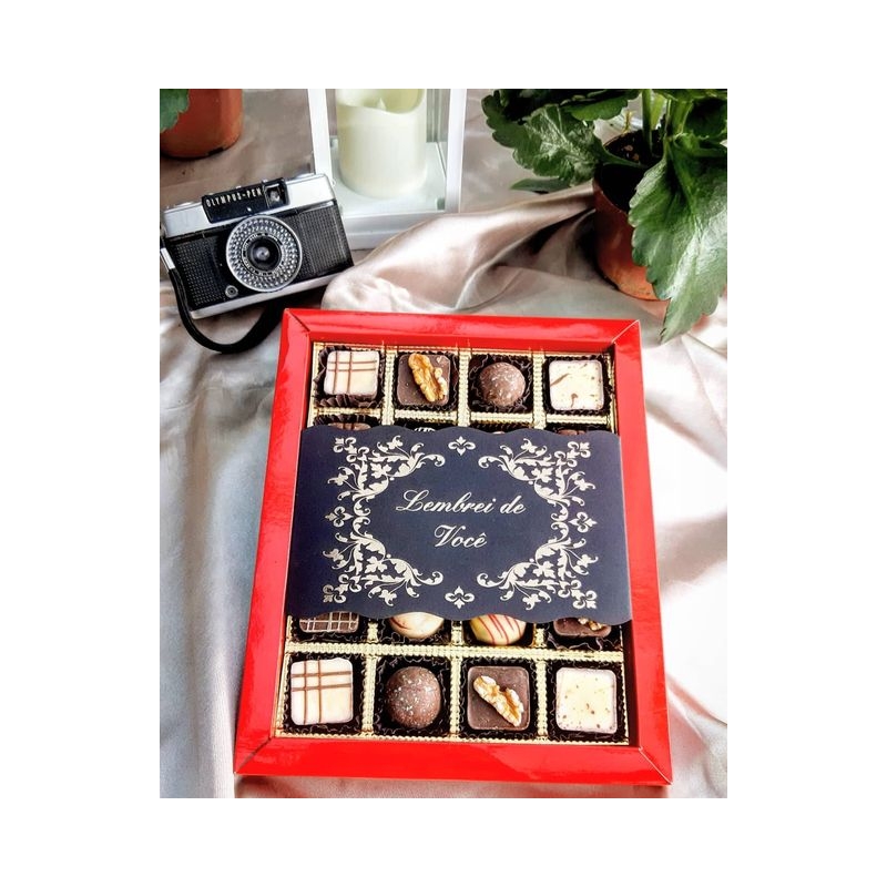 Caixa 20 bombons + cinta frases variadas